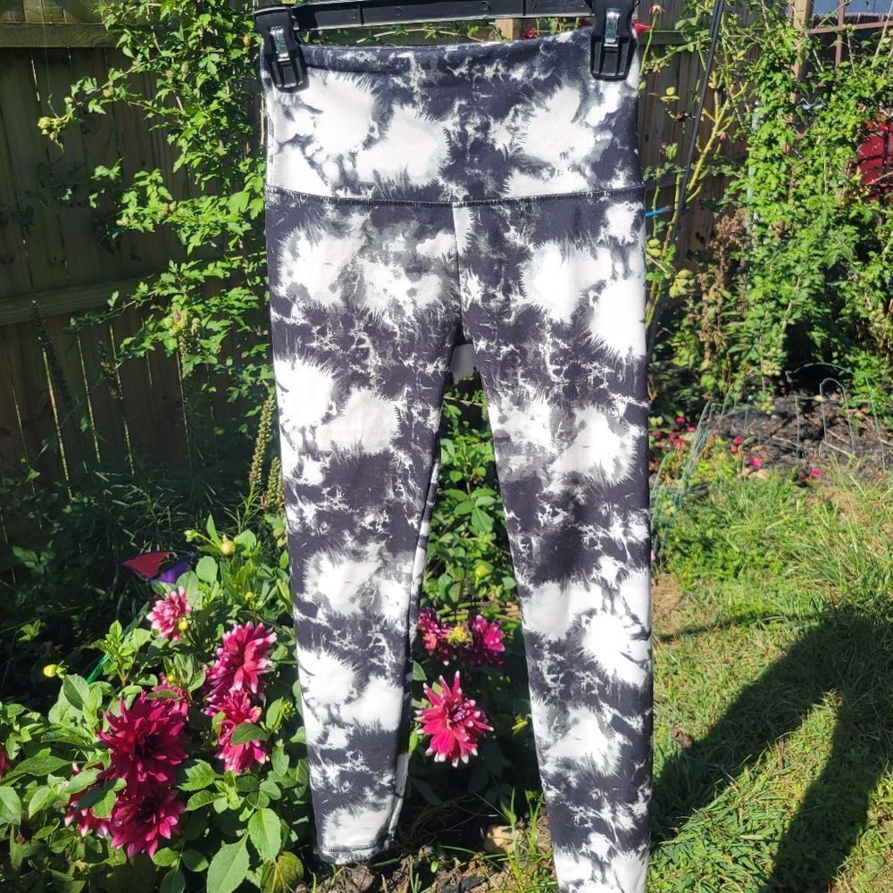 Womens athletic leggings